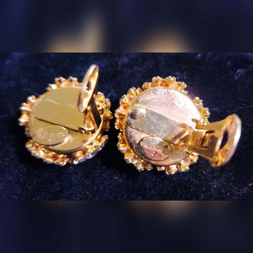 Valentino Garavani 🇨🇮 LUXE Pavé Dome Clippies (🔥Stamped Valantino🔥) - Picture 7 of 7